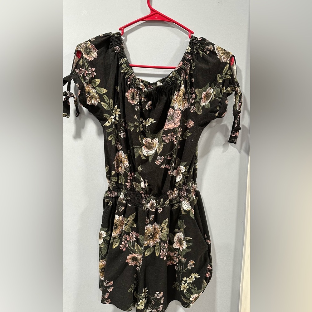 Romper, size Large